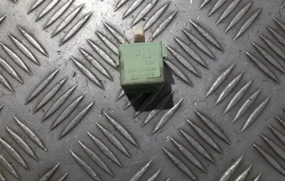 BMW 5 E39 Other relay 8373700 v23134-k59-x312