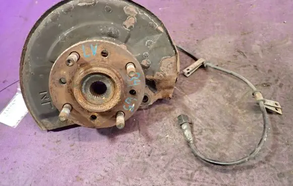 Mitsubishi Carisma Front wheel hub spindle knuckle
