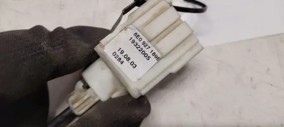 Volkswagen Transporter - Caravelle T5 Clutch pedal sensor 8E0927189E 19322005