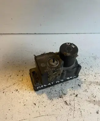 Volkswagen PASSAT B3 Power steering pump 504099