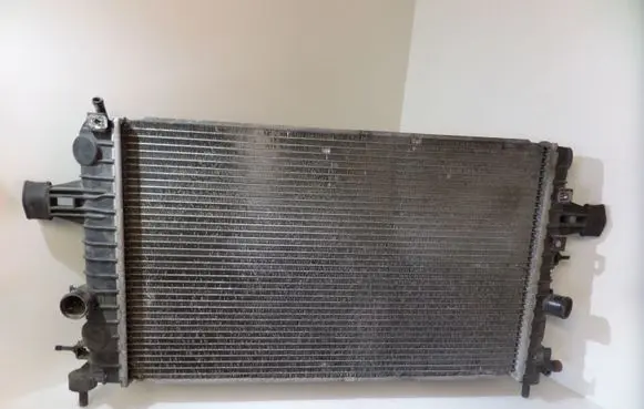 Opel Zafira B Coolant radiator