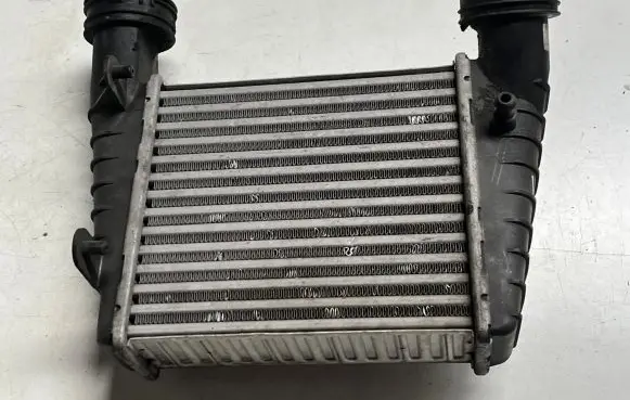 Volkswagen PASSAT B5.5 Intercooler radiator 3B0145805D