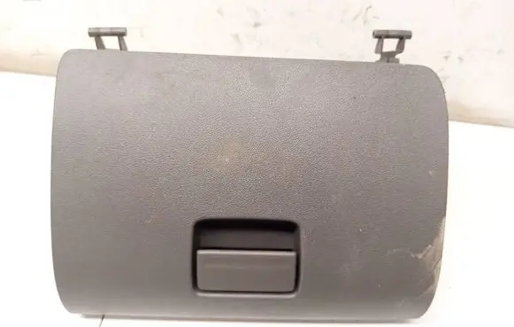 Ford Focus Glove box 6062352
