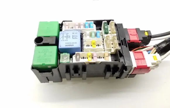 Peugeot 508 Fuse module 9665492680