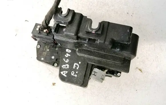 Chevrolet Captiva Front door lock