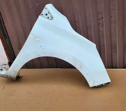 Renault Clio IV Fender 631007609R
