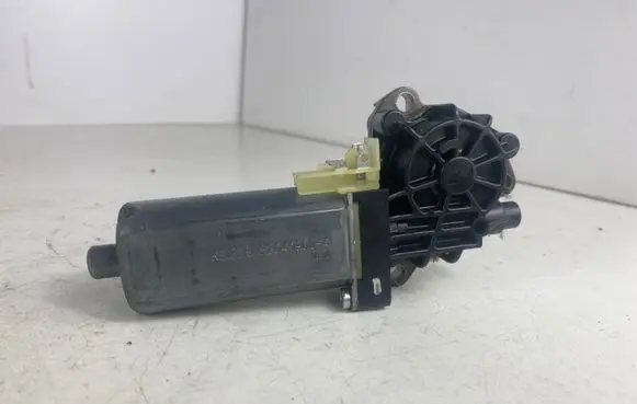 Mercedes-Benz R W251 Seat adjustment motor 0390203004 820419004