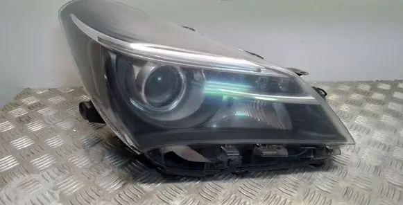 Toyota Yaris Headlight/headlamp