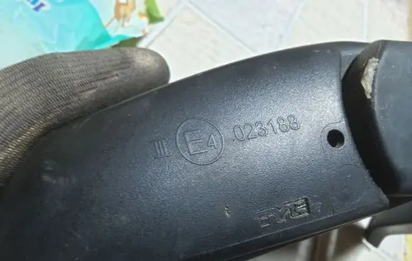 Volkswagen Golf II Front door electric wing mirror E4023188