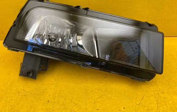 Volkswagen Touran III Front fog light 5TA941662A