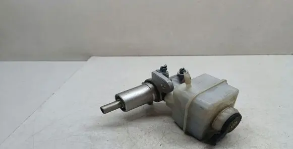 Master brake cylinder