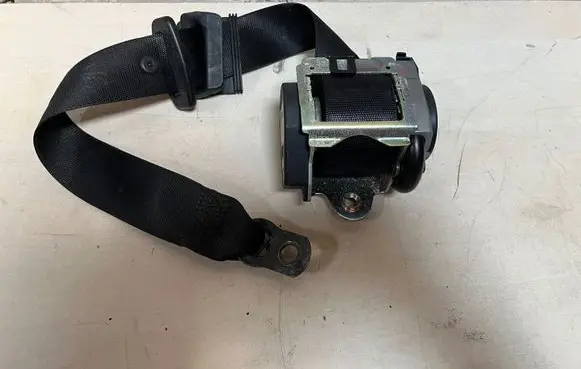 Mercedes-Benz E W211 Front seatbelt 2018680222
