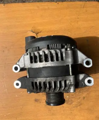 BMW 3 E90 E91 Generator/alternator 7591532