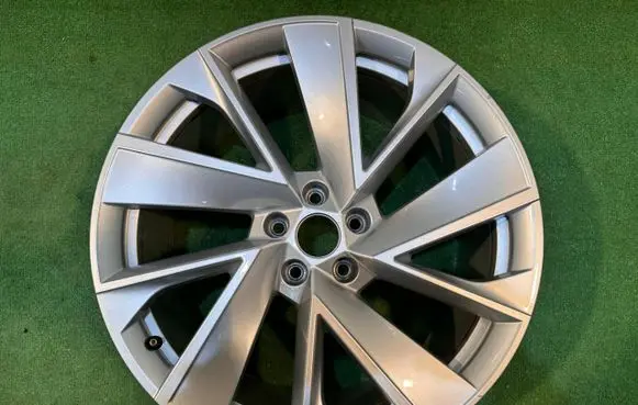R20 alloy rim