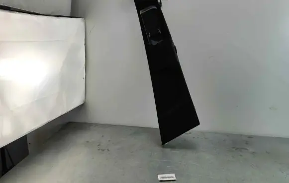 (B) pillar trim (top)