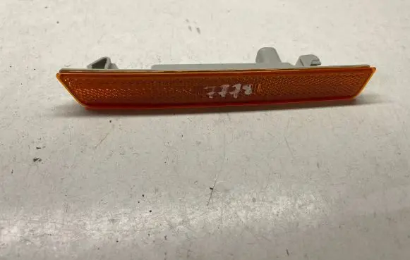 Dodge Challenger Front reflector 68195789AB