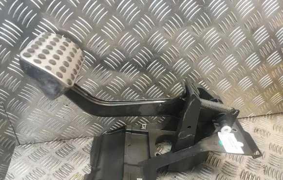 Mercedes-Benz CLK A209 C209 Brake pedal 2032902501 A2032902501