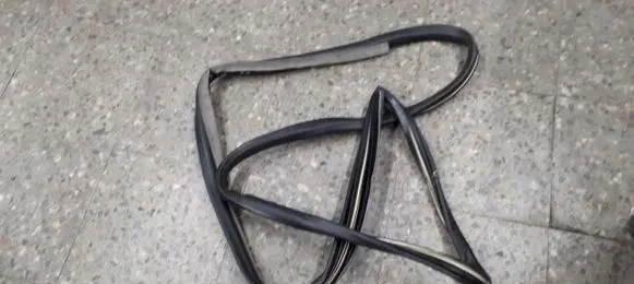 Audi A8 S8 D2 4D Front door rubber seal 