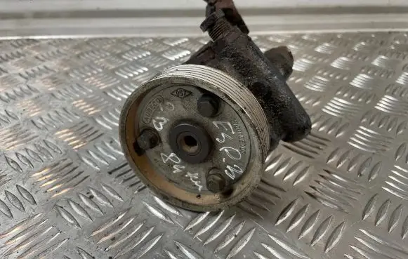 Renault Espace III Power steering pump