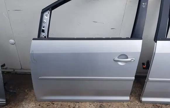 Volkswagen Touran II Front door