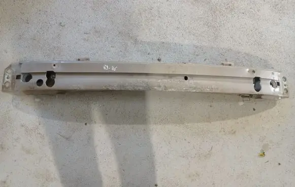 Volvo V70 Front bumper cross member 08652097