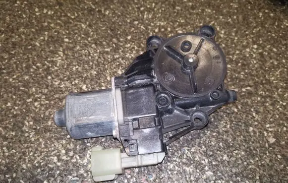 Ford Fiesta Front door window regulator motor 0130822404