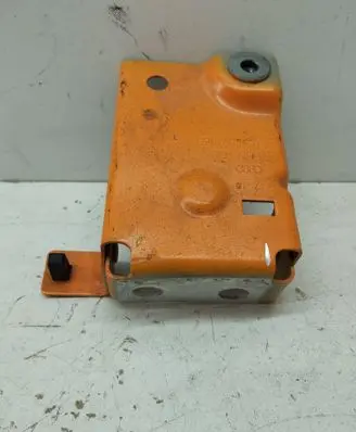 Audi TT TTS RS Mk3 8S Fender mounting bracket 8S0821168