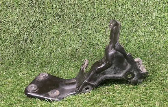 Volkswagen Jetta VI Gearbox mounting bracket 1K0612391