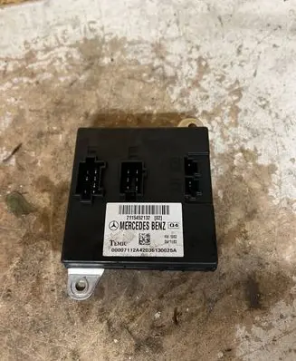 Mercedes-Benz E W211 Comfort/convenience module 2115452132 A42036130025A