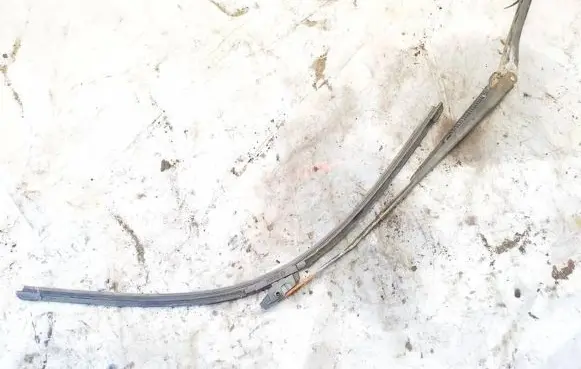 Mitsubishi Grandis Front wiper blade arm
