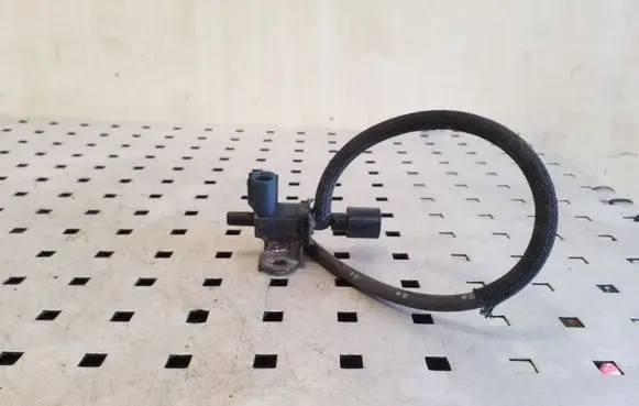 Toyota Avensis T220 Valve vacuum 9091012219