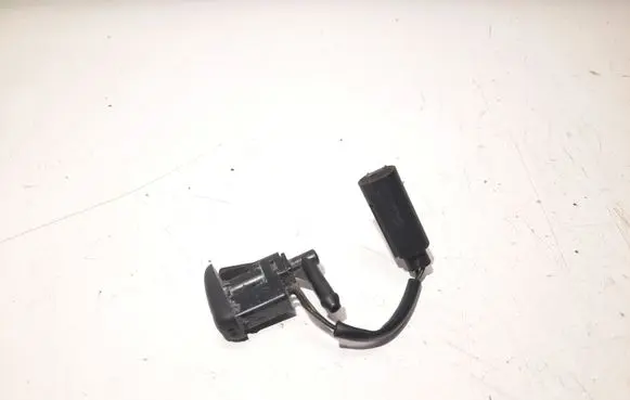BMW X3 E83 Windshield washer spray nozzle 7110851