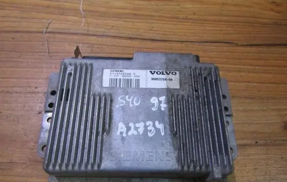 Volvo S40, V40 Engine control unit/module s113727100f 30857256-0a