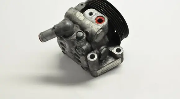 Jaguar XJ X350 Power steering pump 6R833A696BD