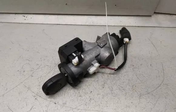 Nissan Almera N16 Ignition lock 28590C9902