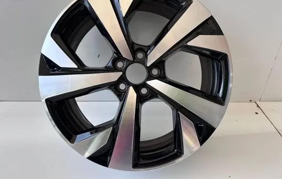 Volkswagen Taigo R17 alloy rim 2G7601025B