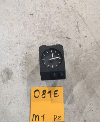 BMW 5 E34 Clock 1387414