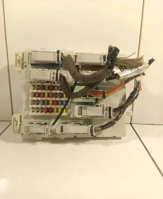 Ford Focus Fuse module 30S522073F02 000084 010012