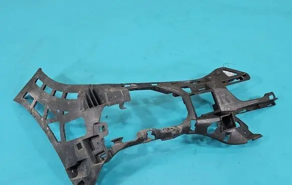 Front bumper mounting bracket