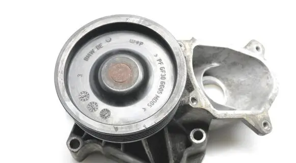 BMW 5 E60 E61 Water pump 4090780