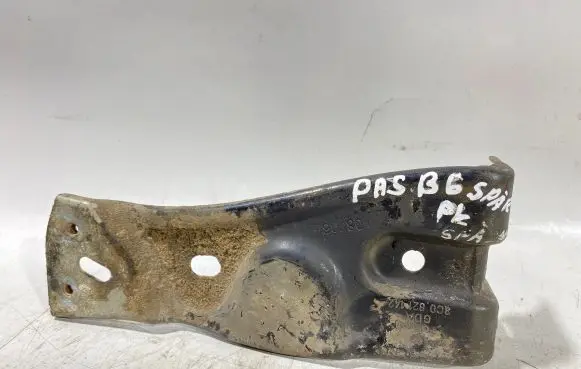 Volkswagen PASSAT B6 Front splash guards bracket 3c0821142