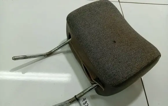 Volkswagen Golf II Front seat headrest 