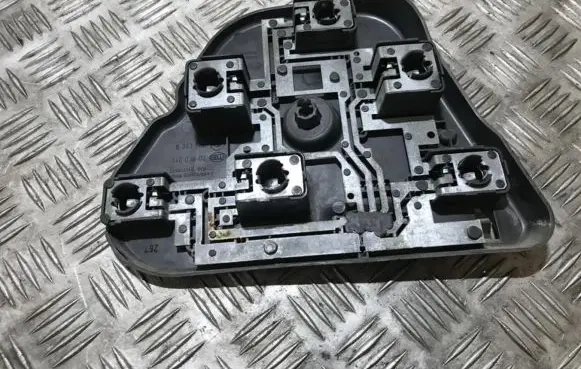 BMW 5 E39 Tail light bulb cover holder 8363566 146036-02