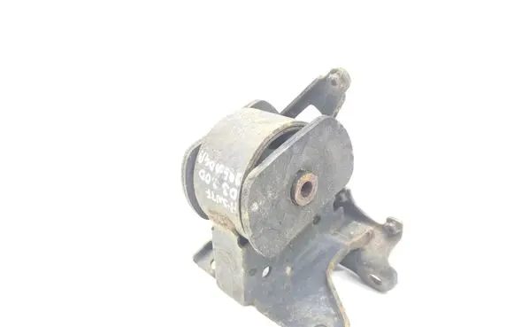 Hyundai Santa Fe Engine mount bracket