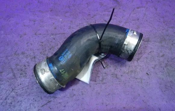 Volkswagen PASSAT B6 Intercooler hose/pipe 