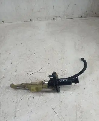 Volvo XC90 Clutch master cylinder 8667408