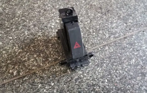 Mazda 3 II Hazard light switch BBP3664H0