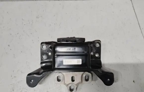 Audi A3 8Y Engine mount bracket 5Q0199555BJ 96AAVP1H042Z3D