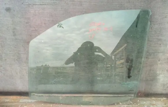 Citroen Jumpy Front door window glass four-door 38819389