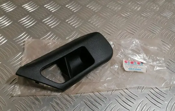 Volkswagen Golf III Other front door trim element 1H0837248H